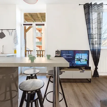 Travel Homes - The Armore - 1br City Center דירה